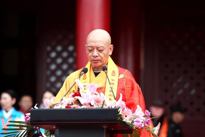 江苏省佛教协会副会长,南通佛教协会会长,南通广教寺方丈俊才大和尚